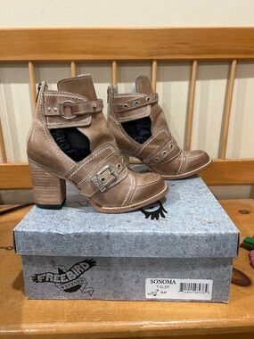 Freebird by Steven Sonoma Taupe size 9